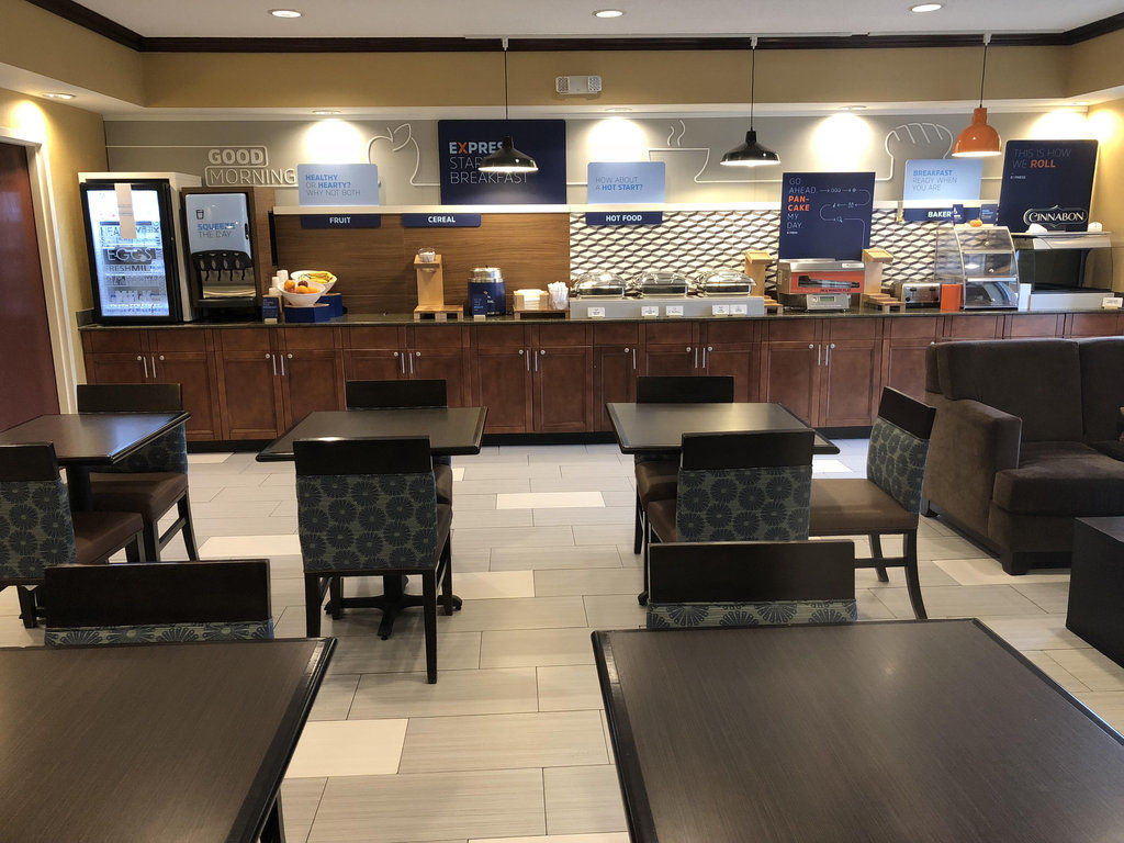 Holiday Inn Express Hotel & Suites Circleville By Ihg Exterior foto